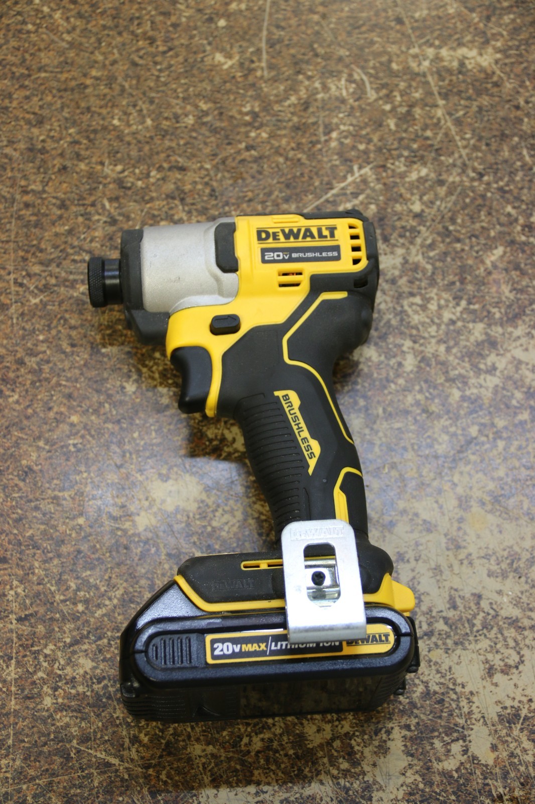 DEWALT DCF840 20V MAX 1/4&Prime; Brushless Cordless Impact Driver + 1 Battery