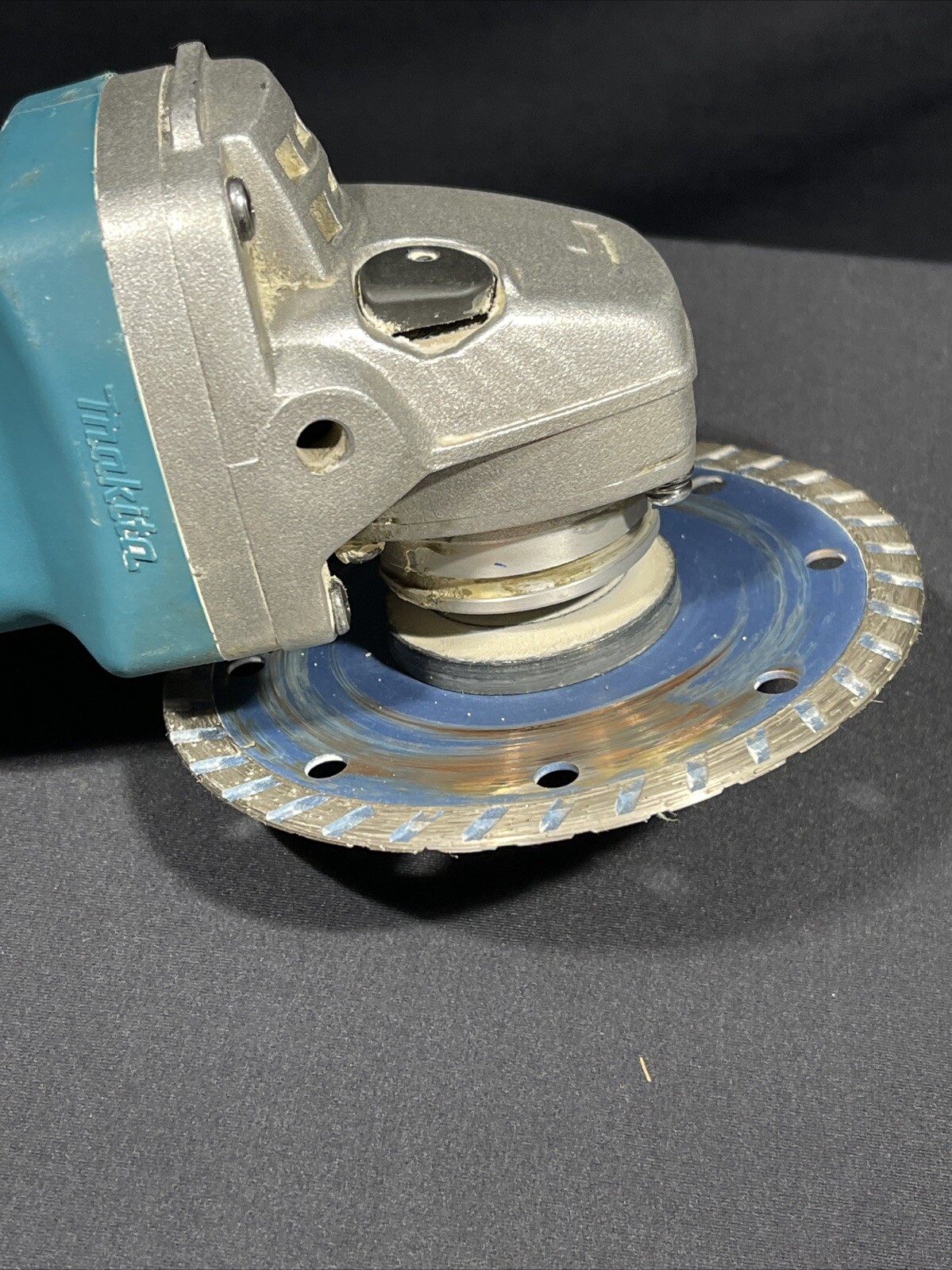 Makita 9557NB 120V 4-1/2 In Slide Switch AC/DC Angle Grinder