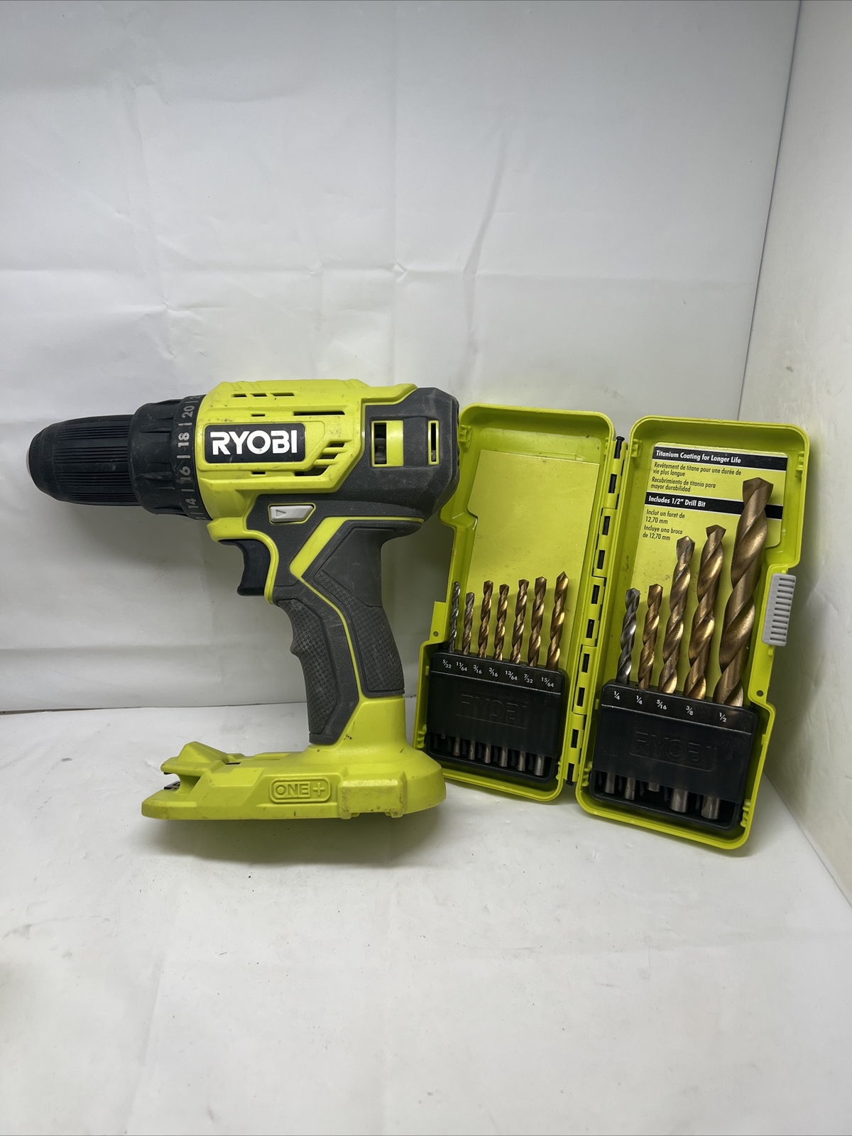 Set Ryobi P215VN 18 Volts One+ Cordless 1/2&Prime; Drill/Driver. ((Tool + Drill Bits)