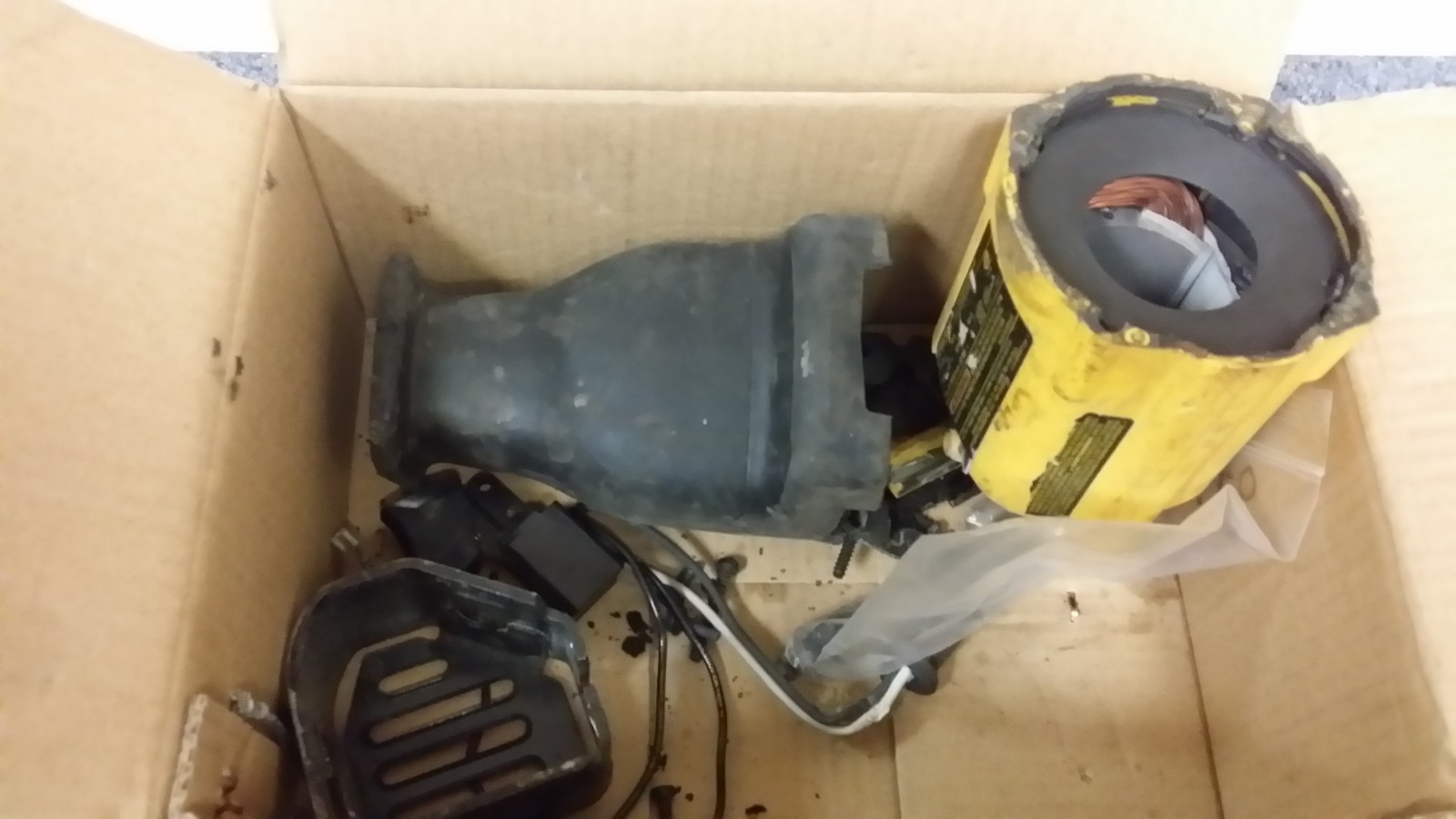 USED 383597-01 BRUSH RING FOR DW304P T2 RECIP SAW- ENTIRE PICTURE NOT FOR SALE