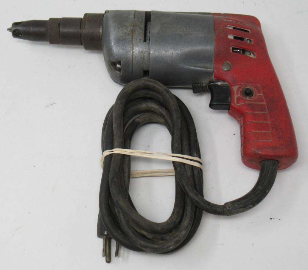 MILWAUKEE 120V CORDED DRYWALL SCREW SHOOTER, SCREW GUN 6747-1, 0-2500 RPM