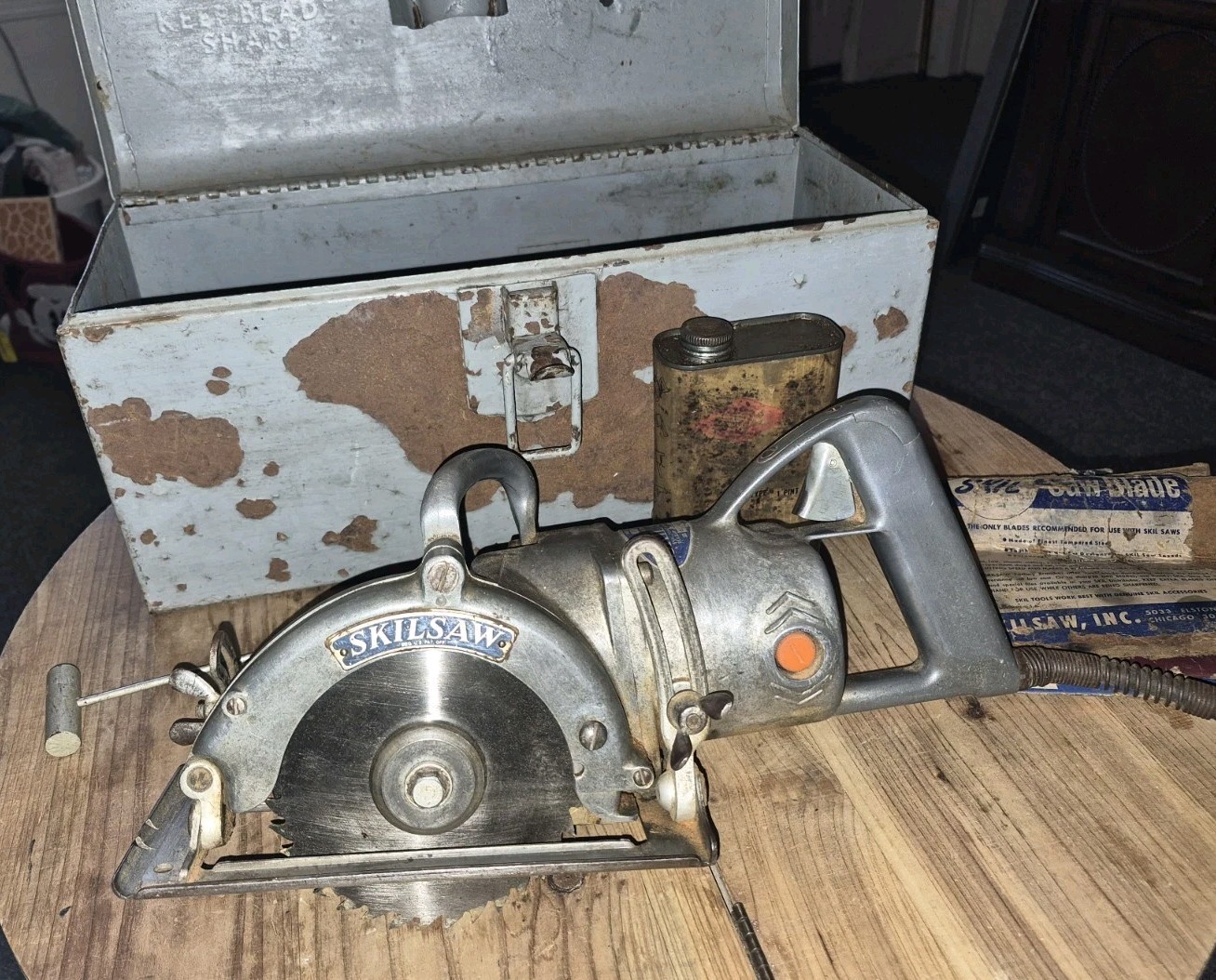 Vintage Skil Saw Model 67 – Tool Box With 2 Extra Blades and Original Oil TESTED