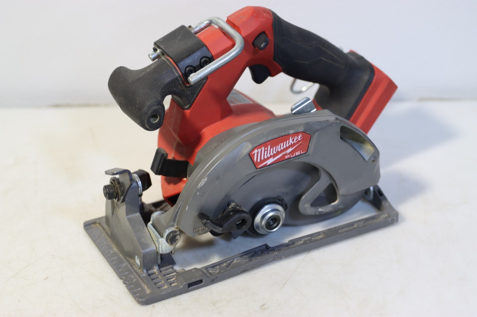 Milwaukee Milwaukee M18 FUEL 18V Cordless 6-1/2 in. Circular Saw, Read Desc.
