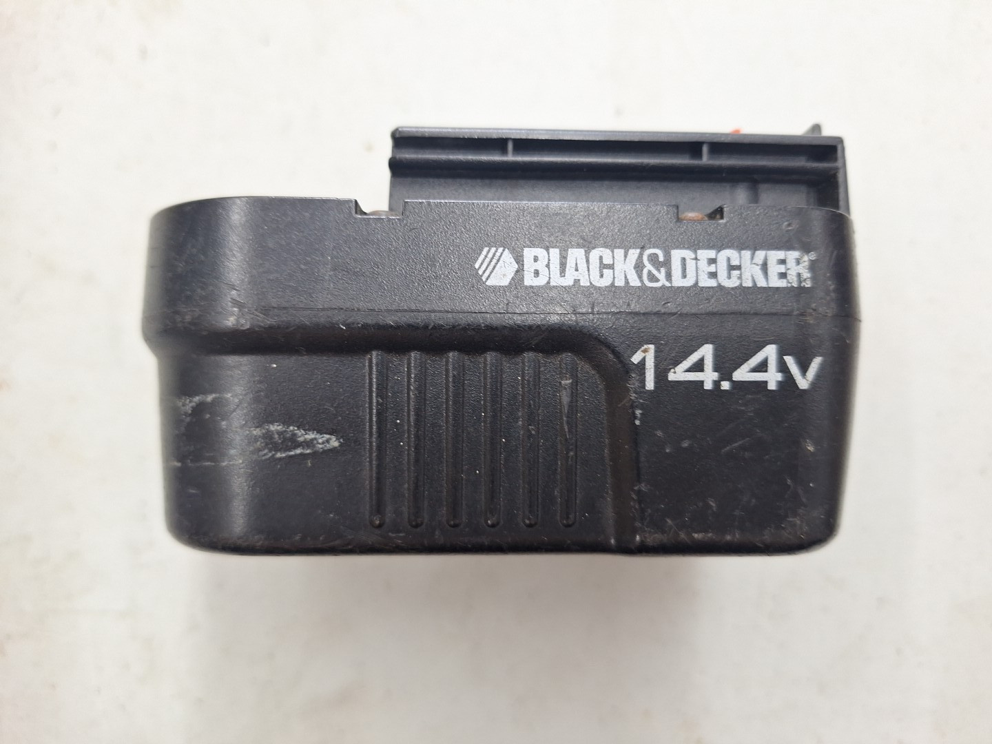 BLACK & DECKER 14.4 VOLT CORDLESS BATTERY BDG1400 AS IS