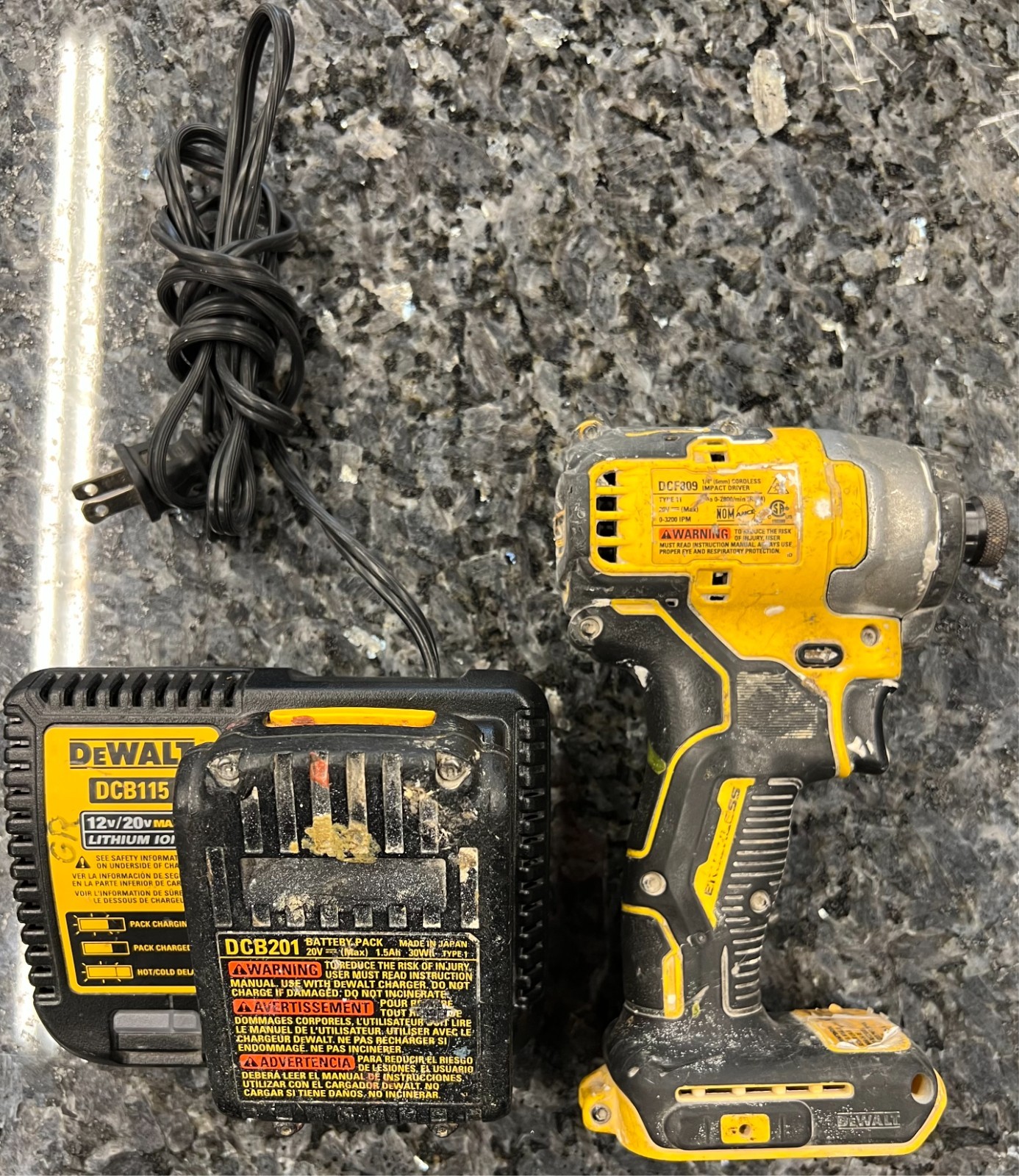 DeWalt (DCF809) Tool Kit with Battery and Charger – ON SALE NOW !!