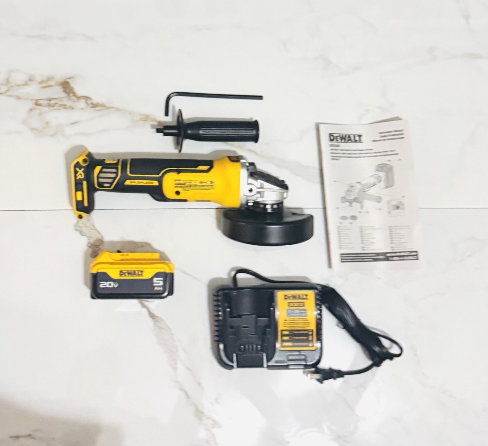 New Dewalt DCG405B 20V XR 4-1/2&Prime; Angle Grinder W/ Kickback Brake Kit 5.0ah
