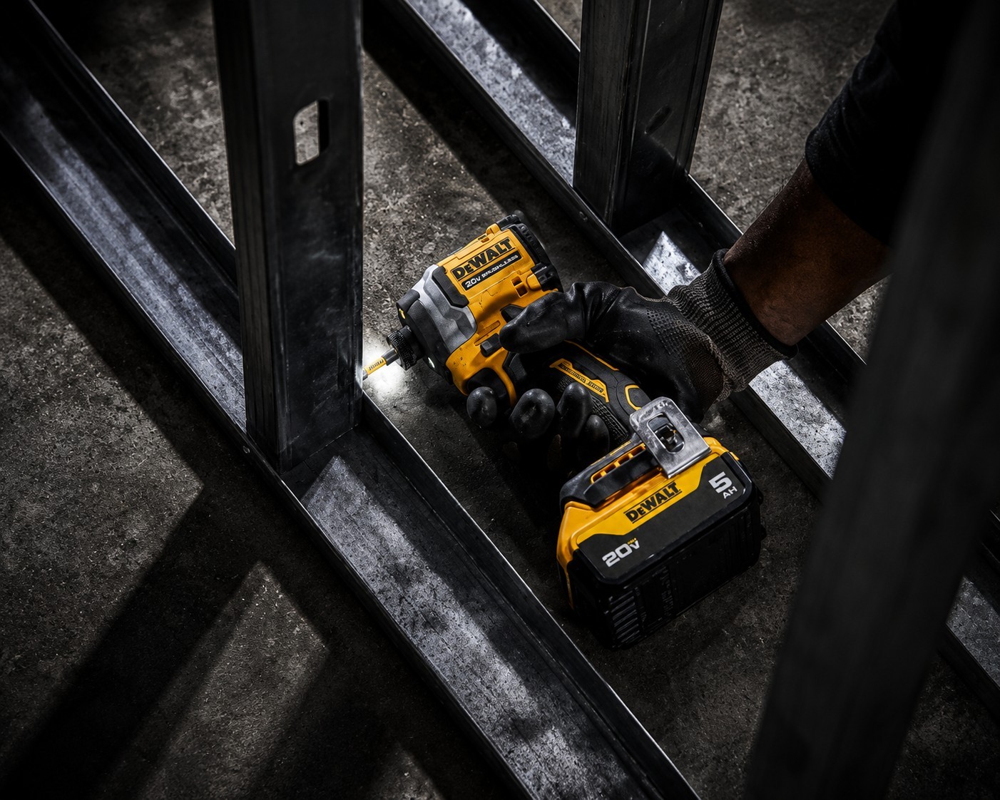 DEWALT DCF850P1 20V MAX ATOMIC Impact Driver Kit w/ 5Ah Battery Charger New