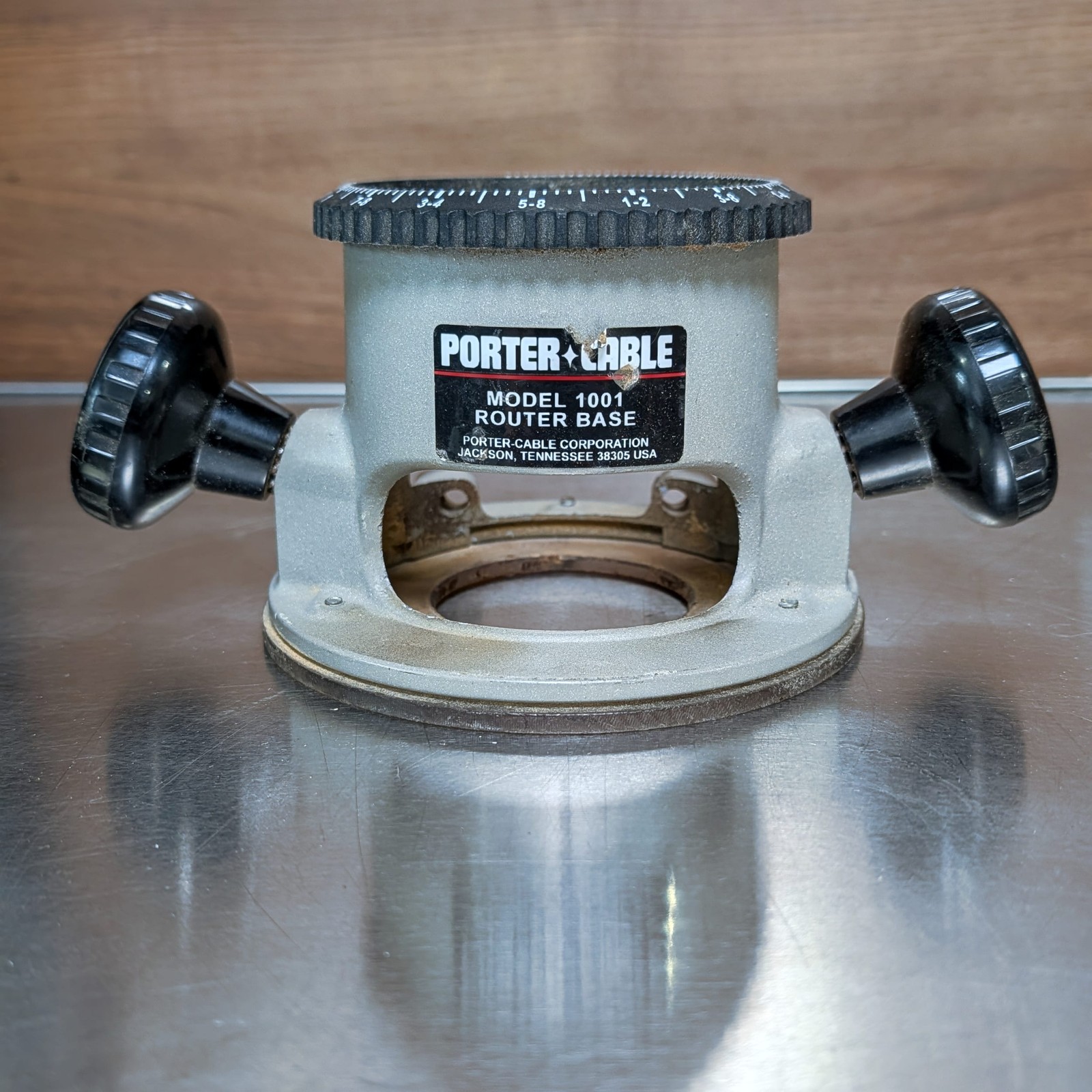 Porter Cable 6902 Heavy Duty Router w/ 1001 fixed base 6931 plunge base & case
