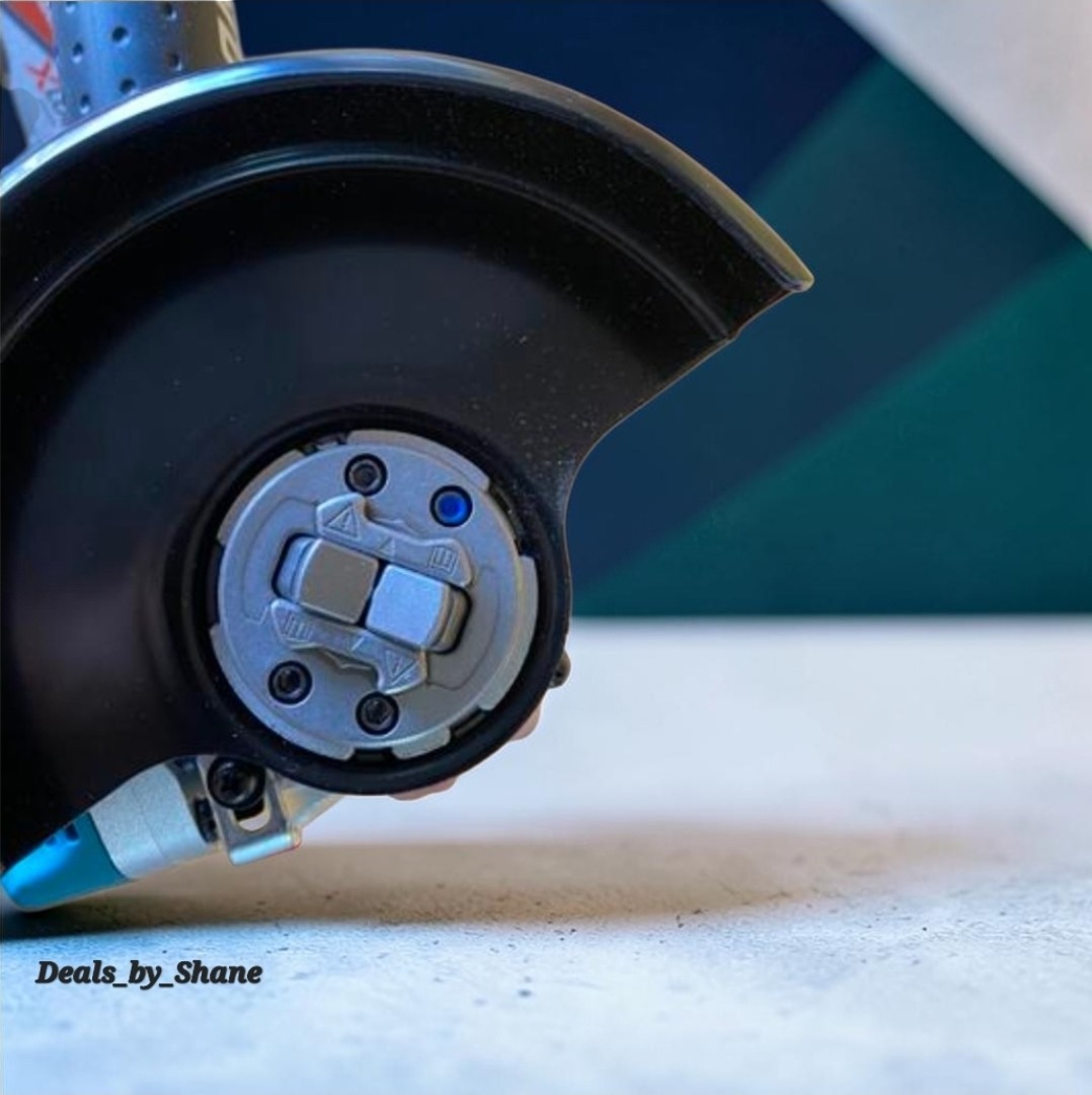 Makita XAG26Z 18V LXT 4‑1/2” / 5&Prime; Paddle Switch X‑LOCK Angle Grinder, Tool Only