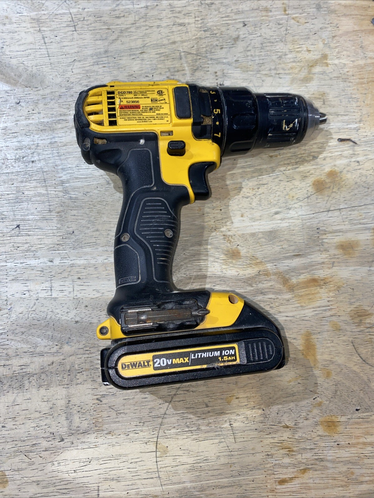 DEWALT DCF885C2 20V MAX Lithium Ion Cordless Drill Driver Kit- 2 Batt & Charger